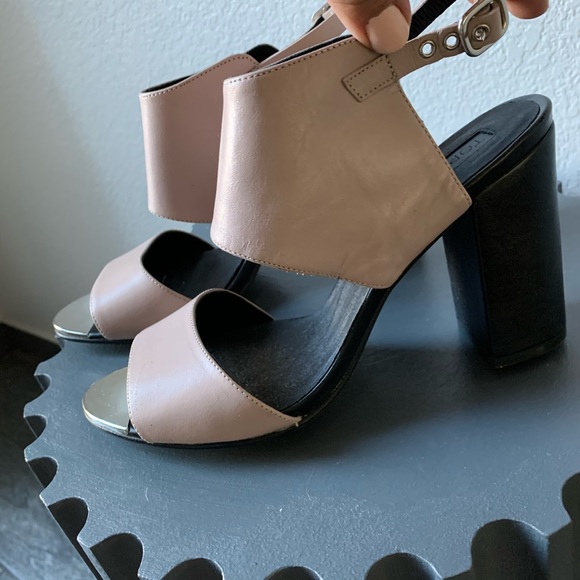 $89🔥Blush color sandals size 39 or 8.5US - Picture 6 of 6